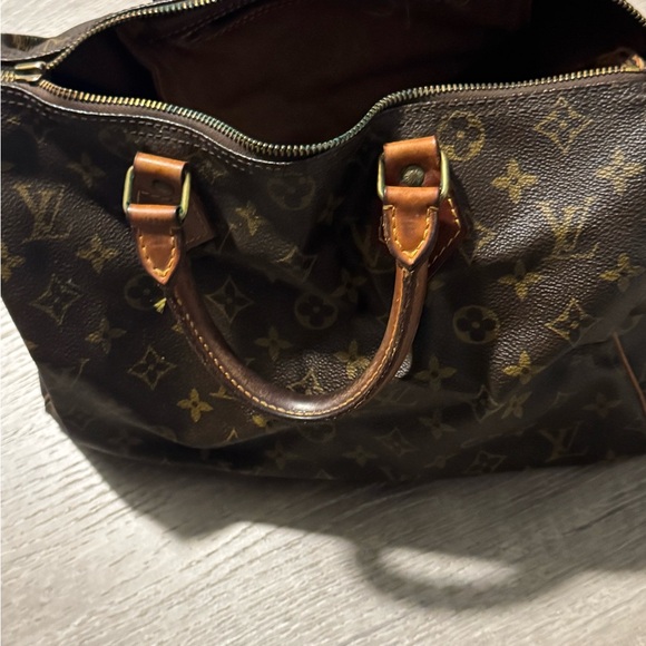 Authentic Luxury Louis Vuitton Brown Monogram Travel Duffel Bag - Picture 3 of 3